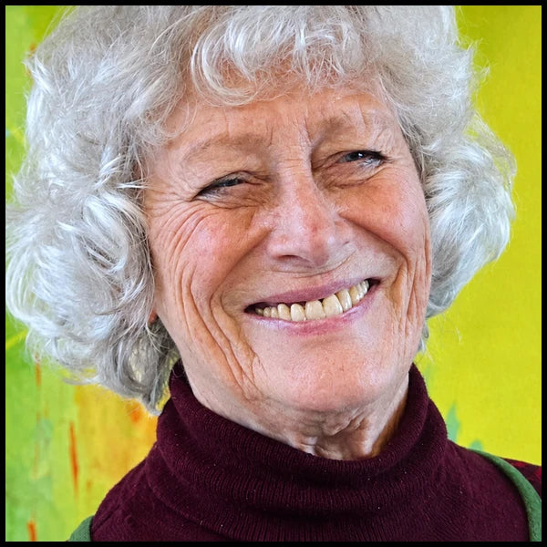 Else Streifer-Schröck smiling in front of one of her paintings